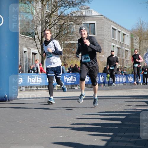 06.04.2025 - 44. Internationalen Wilhelmsburger Insellauf A. Gomolzig http://msf.ph/oto/7573958 06.04.2025 10:41:34 Ziel 3017, 3104, 3255, 3432, 3891, 3975, 5204 meine-sportfotos.de