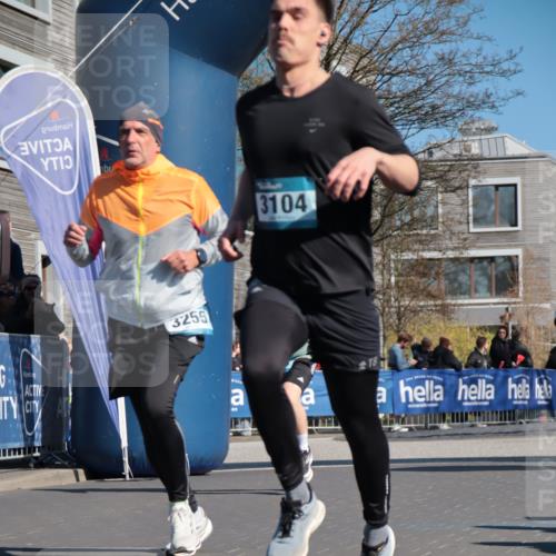 06.04.2025 - 44. Internationalen Wilhelmsburger Insellauf A. Gomolzig http://msf.ph/oto/7573983 06.04.2025 10:41:32 Ziel 3104, 3255, 3432, 3975, 5204 meine-sportfotos.de