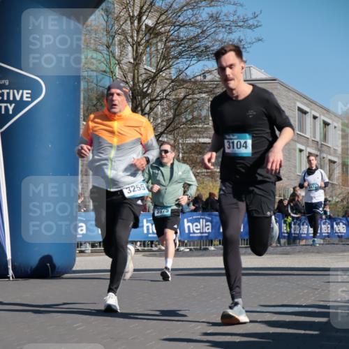06.04.2025 - 44. Internationalen Wilhelmsburger Insellauf A. Gomolzig http://msf.ph/oto/7573995 06.04.2025 10:41:31 Ziel 3104, 3255, 3432, 3975, 5204 meine-sportfotos.de