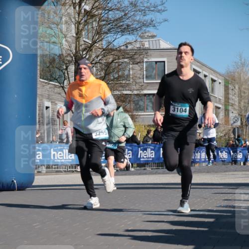 06.04.2025 - 44. Internationalen Wilhelmsburger Insellauf A. Gomolzig http://msf.ph/oto/7574004 06.04.2025 10:41:31 Ziel 3104, 3255, 3432, 3975, 5204 meine-sportfotos.de