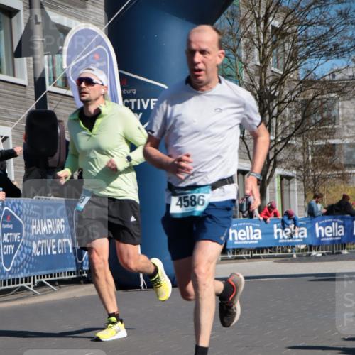 06.04.2025 - 44. Internationalen Wilhelmsburger Insellauf A. Gomolzig http://msf.ph/oto/7574069 06.04.2025 10:41:22 Ziel 3208, 3960, 4078, 4554, 4586 meine-sportfotos.de