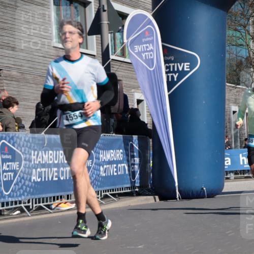06.04.2025 - 44. Internationalen Wilhelmsburger Insellauf A. Gomolzig http://msf.ph/oto/7574093 06.04.2025 10:41:21 Ziel 3208, 3960, 4078, 4233, 4554, 4586 meine-sportfotos.de