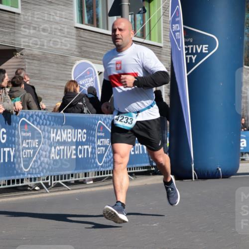 06.04.2025 - 44. Internationalen Wilhelmsburger Insellauf A. Gomolzig http://msf.ph/oto/7574104 06.04.2025 10:41:16 Ziel 4069, 4111, 4233, 4499, 4554, 4586 meine-sportfotos.de
