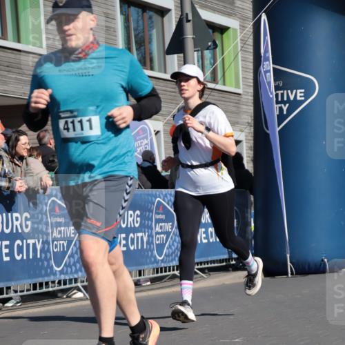 06.04.2025 - 44. Internationalen Wilhelmsburger Insellauf A. Gomolzig http://msf.ph/oto/7574137 06.04.2025 10:41:13 Ziel 4069, 4111, 4233, 4499 meine-sportfotos.de