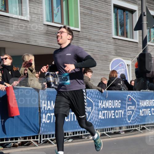 06.04.2025 - 44. Internationalen Wilhelmsburger Insellauf A. Gomolzig http://msf.ph/oto/7574218 06.04.2025 10:41:01 Ziel 3390, 3505, 3635, 4011, 4241, 4481, 5132 meine-sportfotos.de