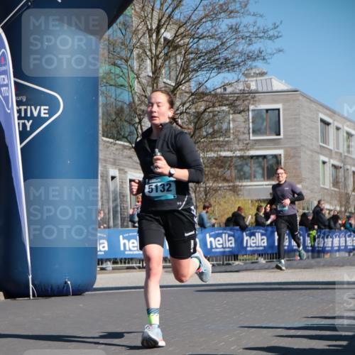 06.04.2025 - 44. Internationalen Wilhelmsburger Insellauf A. Gomolzig http://msf.ph/oto/7574241 06.04.2025 10:40:56 Ziel 3505, 4147, 4241, 4577, 5132 meine-sportfotos.de