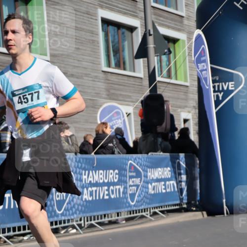 06.04.2025 - 44. Internationalen Wilhelmsburger Insellauf A. Gomolzig http://msf.ph/oto/7574251 06.04.2025 10:40:55 Ziel 4147, 4241, 4280, 4577, 5132 meine-sportfotos.de