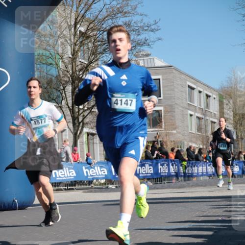 06.04.2025 - 44. Internationalen Wilhelmsburger Insellauf A. Gomolzig http://msf.ph/oto/7574260 06.04.2025 10:40:53 Ziel 4147, 4280, 4577, 5132 meine-sportfotos.de