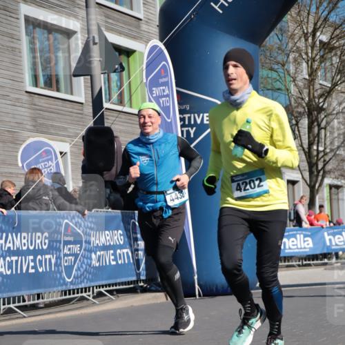 06.04.2025 - 44. Internationalen Wilhelmsburger Insellauf A. Gomolzig http://msf.ph/oto/7574289 06.04.2025 10:40:42 Ziel 3086, 3120, 3365, 3467, 4202, 4438 meine-sportfotos.de