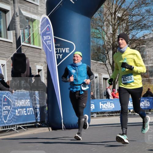 06.04.2025 - 44. Internationalen Wilhelmsburger Insellauf A. Gomolzig http://msf.ph/oto/7574305 06.04.2025 10:40:41 Ziel 3086, 3120, 3365, 3467, 4202, 4438 meine-sportfotos.de