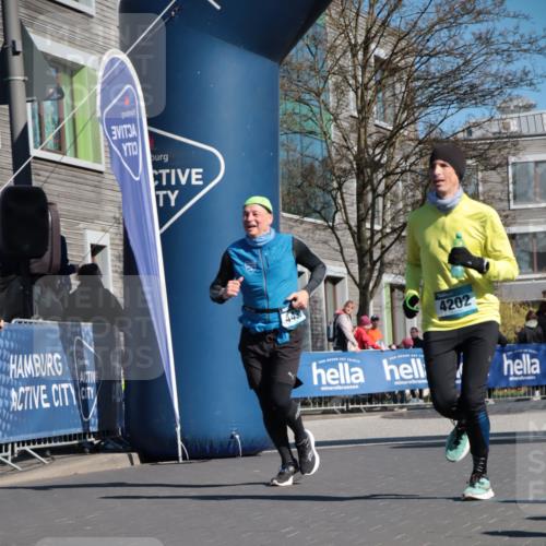06.04.2025 - 44. Internationalen Wilhelmsburger Insellauf A. Gomolzig http://msf.ph/oto/7574309 06.04.2025 10:40:41 Ziel 3086, 3120, 3365, 3467, 4202, 4438 meine-sportfotos.de