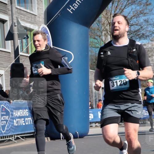 06.04.2025 - 44. Internationalen Wilhelmsburger Insellauf A. Gomolzig http://msf.ph/oto/7574333 06.04.2025 10:40:39 Ziel 3086, 3120, 3365, 3467, 4202, 4438 meine-sportfotos.de