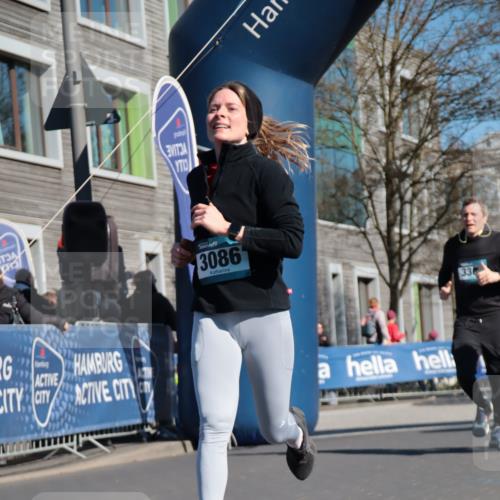 06.04.2025 - 44. Internationalen Wilhelmsburger Insellauf A. Gomolzig http://msf.ph/oto/7574368 06.04.2025 10:40:37 Ziel 3086, 3120, 3365, 3652, 4202, 4264, 4438, 4445 meine-sportfotos.de