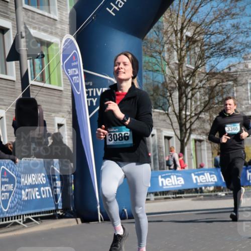 06.04.2025 - 44. Internationalen Wilhelmsburger Insellauf A. Gomolzig http://msf.ph/oto/7574370 06.04.2025 10:40:37 Ziel 3086, 3120, 3365, 3652, 4202, 4264, 4438, 4445 meine-sportfotos.de