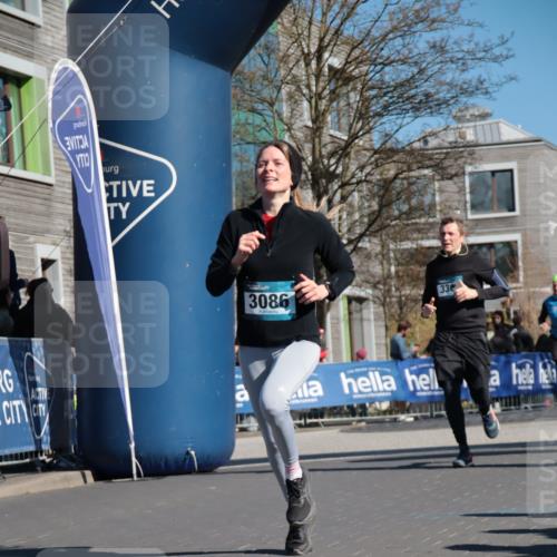 06.04.2025 - 44. Internationalen Wilhelmsburger Insellauf A. Gomolzig http://msf.ph/oto/7574379 06.04.2025 10:40:37 Ziel 3086, 3120, 3365, 3652, 4202, 4264, 4438, 4445 meine-sportfotos.de