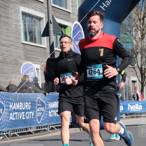 06.04.2025 - 44. Internationalen Wilhelmsburger Insellauf A. Gomolzig http://msf.ph/oto/7574410 06.04.2025 10:40:32 Ziel 3021, 3086, 3120, 3263, 3319, 3574, 3652, 4264, 4445 meine-sportfotos.de