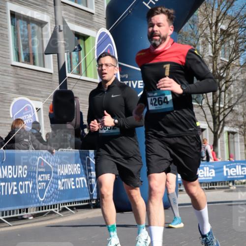 06.04.2025 - 44. Internationalen Wilhelmsburger Insellauf A. Gomolzig http://msf.ph/oto/7574415 06.04.2025 10:40:32 Ziel 3021, 3086, 3120, 3263, 3319, 3574, 3652, 4264, 4445 meine-sportfotos.de