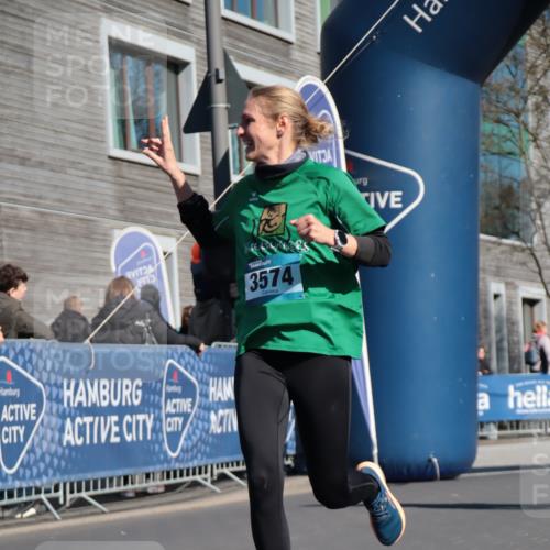 06.04.2025 - 44. Internationalen Wilhelmsburger Insellauf A. Gomolzig http://msf.ph/oto/7574432 06.04.2025 10:40:31 Ziel 3021, 3086, 3263, 3319, 3574, 3652, 4264, 4445 meine-sportfotos.de