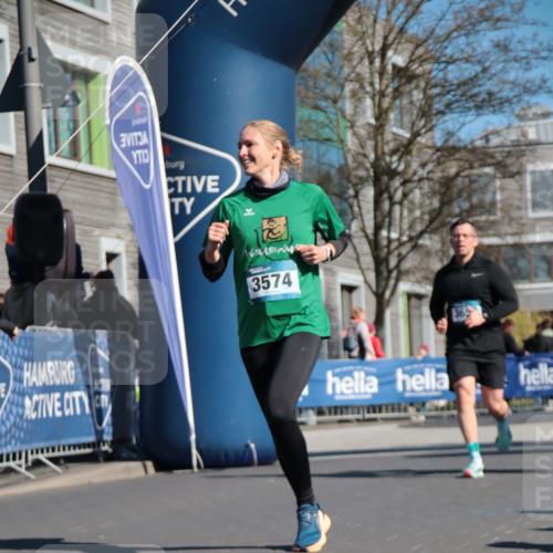 06.04.2025 - 44. Internationalen Wilhelmsburger Insellauf A. Gomolzig http://msf.ph/oto/7574446 06.04.2025 10:40:30 Ziel 3021, 3263, 3319, 3574, 3652, 3974, 4264, 4445 meine-sportfotos.de