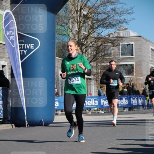 06.04.2025 - 44. Internationalen Wilhelmsburger Insellauf A. Gomolzig http://msf.ph/oto/7574460 06.04.2025 10:40:30 Ziel 3021, 3263, 3319, 3574, 3652, 3974, 4264, 4445 meine-sportfotos.de