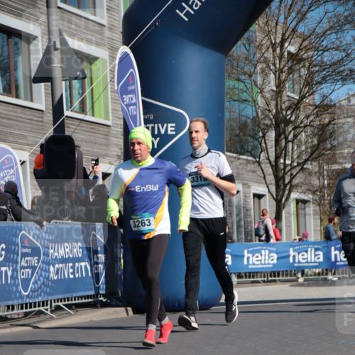 06.04.2025 - 44. Internationalen Wilhelmsburger Insellauf A. Gomolzig http://msf.ph/oto/7574508 06.04.2025 10:40:25 Ziel 3021, 3263, 3319, 3574, 3617, 3974, 4139 meine-sportfotos.de