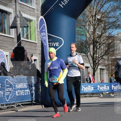 06.04.2025 - 44. Internationalen Wilhelmsburger Insellauf A. Gomolzig http://msf.ph/oto/7574510 06.04.2025 10:40:25 Ziel 3021, 3263, 3319, 3574, 3617, 3974, 4139 meine-sportfotos.de