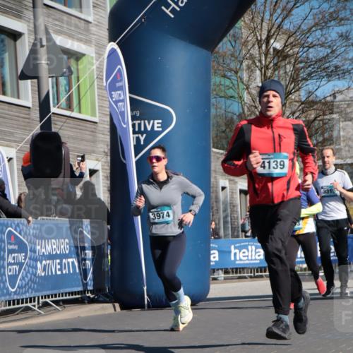 06.04.2025 - 44. Internationalen Wilhelmsburger Insellauf A. Gomolzig http://msf.ph/oto/7574539 06.04.2025 10:40:23 Ziel 3021, 3263, 3319, 3617, 3974, 4139 meine-sportfotos.de