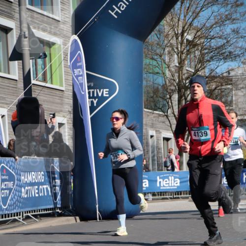 06.04.2025 - 44. Internationalen Wilhelmsburger Insellauf A. Gomolzig http://msf.ph/oto/7574544 06.04.2025 10:40:23 Ziel 3021, 3263, 3319, 3617, 3974, 4139 meine-sportfotos.de