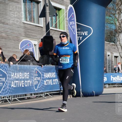 06.04.2025 - 44. Internationalen Wilhelmsburger Insellauf A. Gomolzig http://msf.ph/oto/7574612 06.04.2025 10:40:05 Ziel 4380, 4389, 4501, 5130 meine-sportfotos.de