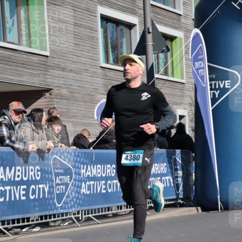 06.04.2025 - 44. Internationalen Wilhelmsburger Insellauf A. Gomolzig http://msf.ph/oto/7574655 06.04.2025 10:40:00 Ziel 3544, 4380, 4389, 4501, 5130 meine-sportfotos.de