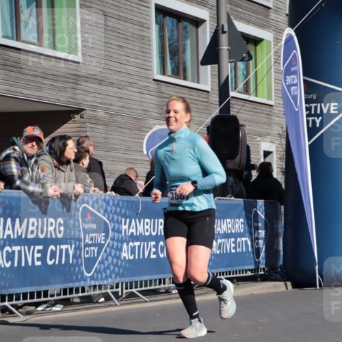 06.04.2025 - 44. Internationalen Wilhelmsburger Insellauf A. Gomolzig http://msf.ph/oto/7574689 06.04.2025 10:39:53 Ziel 3544, 3729, 3887 meine-sportfotos.de