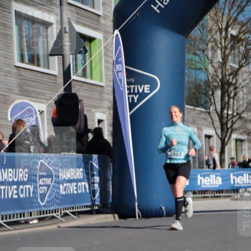 06.04.2025 - 44. Internationalen Wilhelmsburger Insellauf A. Gomolzig http://msf.ph/oto/7574718 06.04.2025 10:39:52 Ziel 3544, 3729, 3872, 3887 meine-sportfotos.de