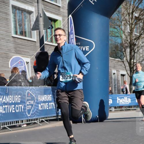 06.04.2025 - 44. Internationalen Wilhelmsburger Insellauf A. Gomolzig http://msf.ph/oto/7574741 06.04.2025 10:39:51 Ziel 3729, 3872, 3887, 4344 meine-sportfotos.de