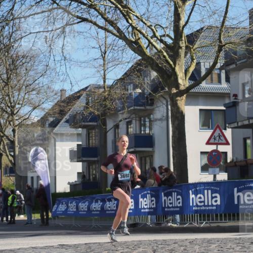06.04.2025 - 44. Internationalen Wilhelmsburger Insellauf Luisa Fischer http://msf.ph/oto/7574742 06.04.2025 10:42:11 Ziel 3692 meine-sportfotos.de
