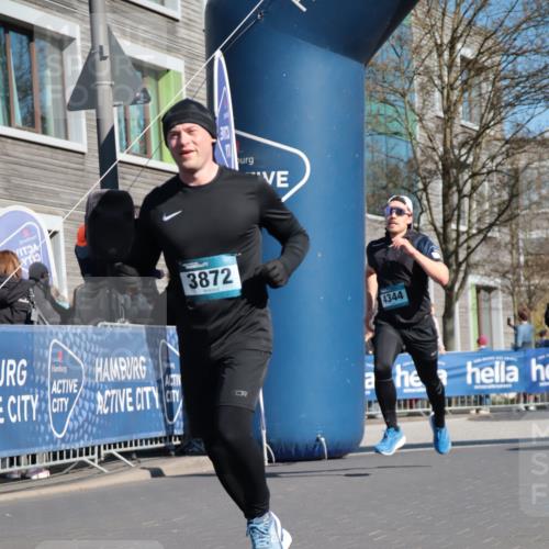 06.04.2025 - 44. Internationalen Wilhelmsburger Insellauf A. Gomolzig http://msf.ph/oto/7574768 06.04.2025 10:39:47 Ziel 3729, 3872, 4344 meine-sportfotos.de