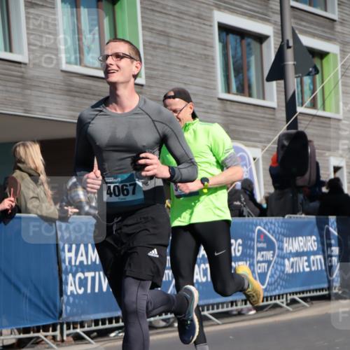 06.04.2025 - 44. Internationalen Wilhelmsburger Insellauf A. Gomolzig http://msf.ph/oto/7574792 06.04.2025 10:39:40 Ziel 3417, 3418, 3756, 3833, 4065, 4067, 4344 meine-sportfotos.de