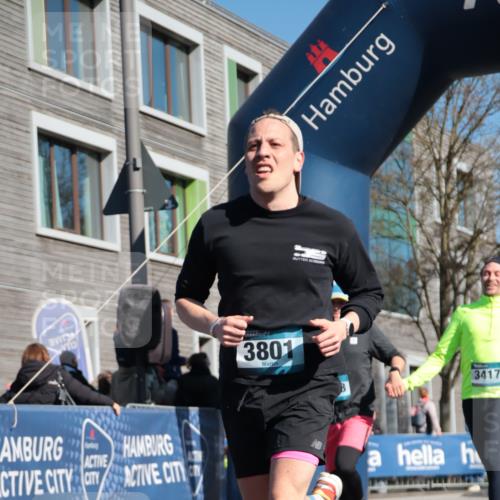 06.04.2025 - 44. Internationalen Wilhelmsburger Insellauf A. Gomolzig http://msf.ph/oto/7574840 06.04.2025 10:39:34 Ziel 3417, 3418, 3756, 3801, 3833, 4067, 5095, 5179 meine-sportfotos.de