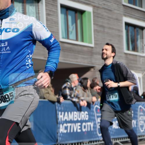 06.04.2025 - 44. Internationalen Wilhelmsburger Insellauf A. Gomolzig http://msf.ph/oto/7574868 06.04.2025 10:39:32 Ziel 3417, 3418, 3801, 3833, 5095, 5179 meine-sportfotos.de