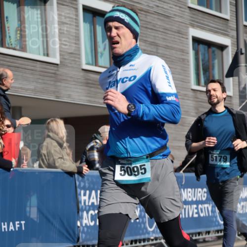 06.04.2025 - 44. Internationalen Wilhelmsburger Insellauf A. Gomolzig http://msf.ph/oto/7574876 06.04.2025 10:39:32 Ziel 3417, 3418, 3801, 3833, 5095, 5179 meine-sportfotos.de