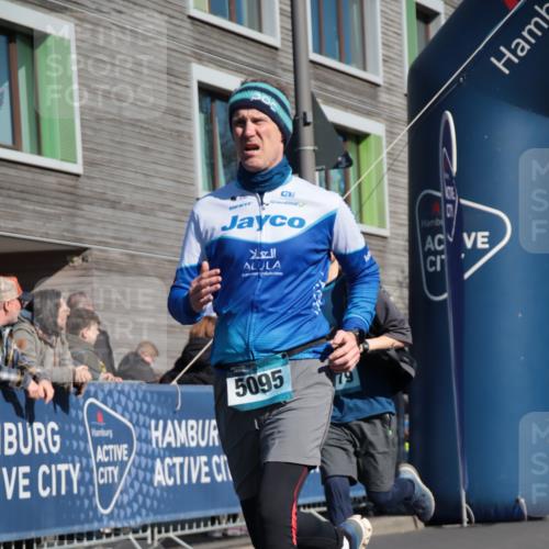 06.04.2025 - 44. Internationalen Wilhelmsburger Insellauf A. Gomolzig http://msf.ph/oto/7574886 06.04.2025 10:39:32 Ziel 3417, 3418, 3801, 3833, 5095, 5179 meine-sportfotos.de