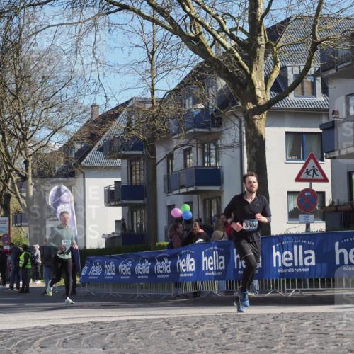 06.04.2025 - 44. Internationalen Wilhelmsburger Insellauf Luisa Fischer http://msf.ph/oto/7574904 06.04.2025 10:42:16 Ziel 4240, 4458, 3503 meine-sportfotos.de