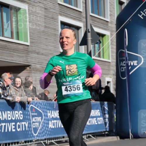 06.04.2025 - 44. Internationalen Wilhelmsburger Insellauf A. Gomolzig http://msf.ph/oto/7574906 06.04.2025 10:39:24 Ziel 4356 meine-sportfotos.de