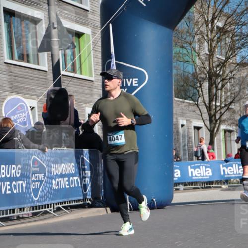 06.04.2025 - 44. Internationalen Wilhelmsburger Insellauf A. Gomolzig http://msf.ph/oto/7574990 06.04.2025 10:39:07 Ziel 3350, 3709, 3995, 4047, 4253, 4337, 4359 meine-sportfotos.de