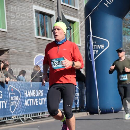 06.04.2025 - 44. Internationalen Wilhelmsburger Insellauf A. Gomolzig http://msf.ph/oto/7574995 06.04.2025 10:39:07 Ziel 3350, 3709, 3995, 4047, 4253, 4337, 4359 meine-sportfotos.de