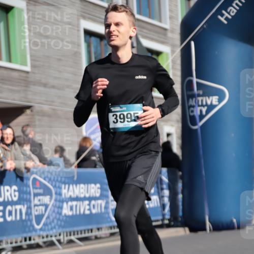 06.04.2025 - 44. Internationalen Wilhelmsburger Insellauf A. Gomolzig http://msf.ph/oto/7575023 06.04.2025 10:39:02 Ziel 3346, 3995, 4047, 4359 meine-sportfotos.de