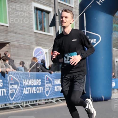 06.04.2025 - 44. Internationalen Wilhelmsburger Insellauf A. Gomolzig http://msf.ph/oto/7575028 06.04.2025 10:39:02 Ziel 3346, 3995, 4047, 4359 meine-sportfotos.de
