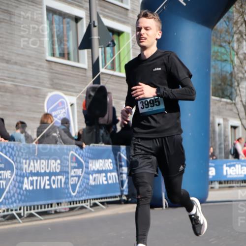 06.04.2025 - 44. Internationalen Wilhelmsburger Insellauf A. Gomolzig http://msf.ph/oto/7575031 06.04.2025 10:39:02 Ziel 3346, 3995, 4047, 4359 meine-sportfotos.de
