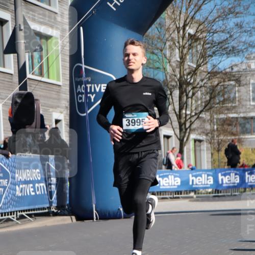 06.04.2025 - 44. Internationalen Wilhelmsburger Insellauf A. Gomolzig http://msf.ph/oto/7575041 06.04.2025 10:39:02 Ziel 3346, 3995, 4047, 4359 meine-sportfotos.de