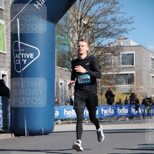06.04.2025 - 44. Internationalen Wilhelmsburger Insellauf A. Gomolzig http://msf.ph/oto/7575055 06.04.2025 10:39:01 Ziel 3346, 3995, 4359 meine-sportfotos.de