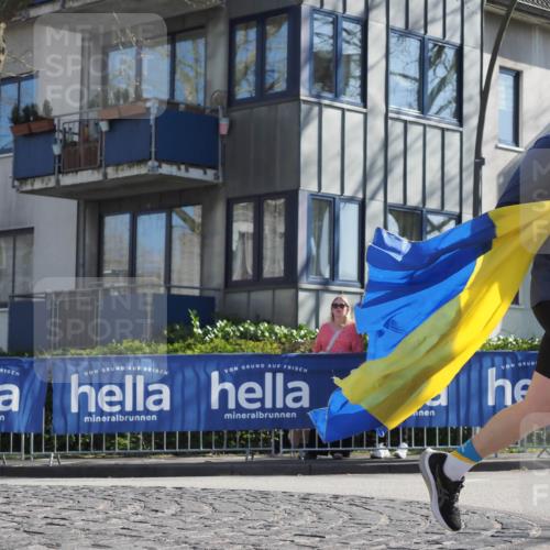 06.04.2025 - 44. Internationalen Wilhelmsburger Insellauf Luisa Fischer http://msf.ph/oto/7575124 06.04.2025 10:37:11 Ziel 45 meine-sportfotos.de